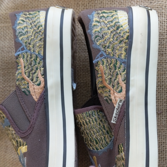 Skechers Dragon embroidered slip on - Picture 4 of 7